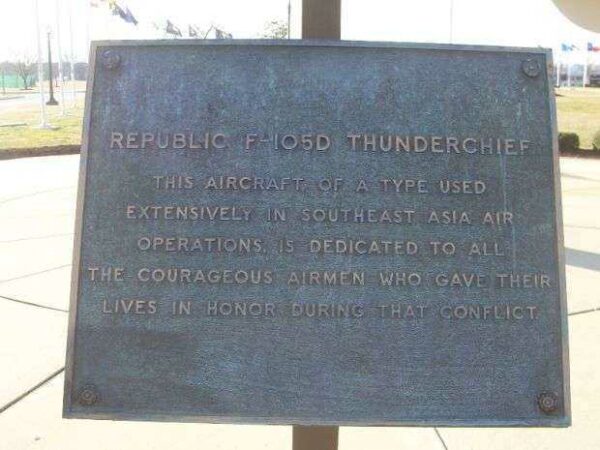 REPUBLIC F-105D THUNDERCHIEF DISTRICT OF COLUMBIA MEMORIAL AIRCRAFT PLAQUE