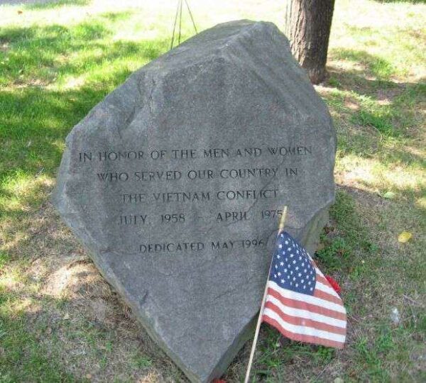 NORTH BRANFORD VIETNAM MEMORIAL