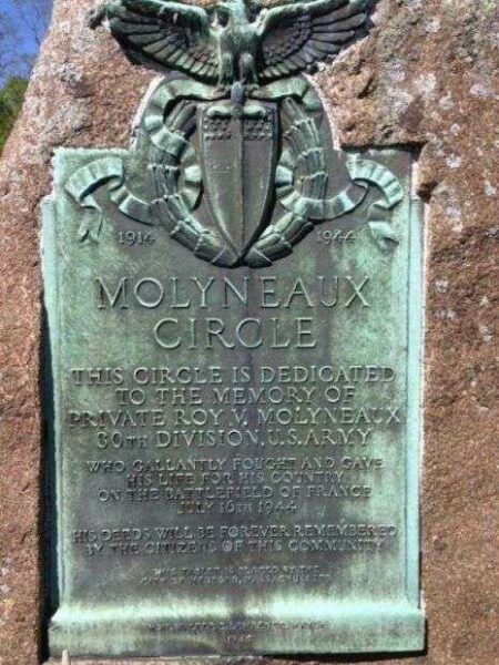 MOLYNEAUX CIRCLE WAR MEMORIAL