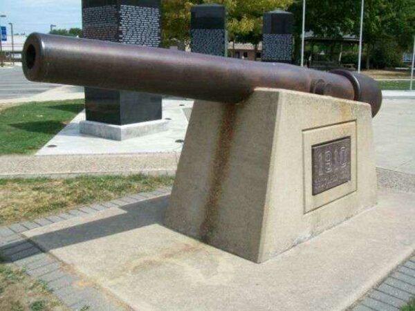 EFFINGHAM COUNTY CIVIL WAR MEMORIAL CANNON