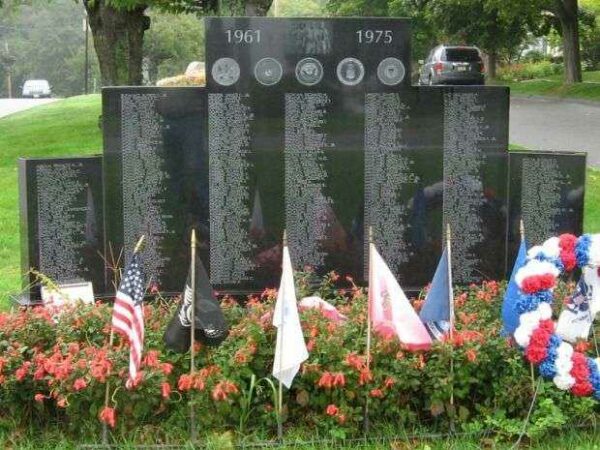 SWAMPSCOTT VIETNAM VETERANS HONOR ROLL MEMORIAL FRONT