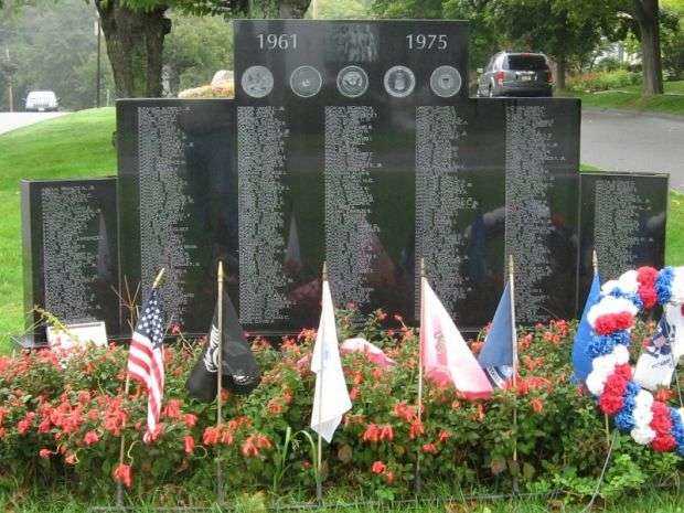 SWAMPSCOTT VIETNAM VETERANS HONOR ROLL MEMORIAL FRONT