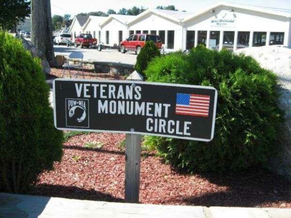VETERANS MONUMENT CIRCLE