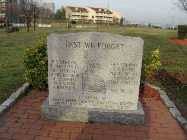 EDGEWATER VIETNAM VETERANS MEMORIAL