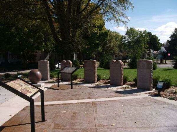 KNOX COUNTY GOLD STAR HONOR ROLL MEMORIAL
