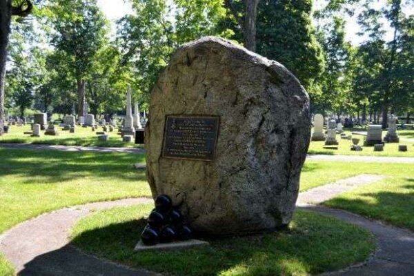 RIVERSIDE CEMETERY SOLDIERS OF ALL WARS MEMORIAL