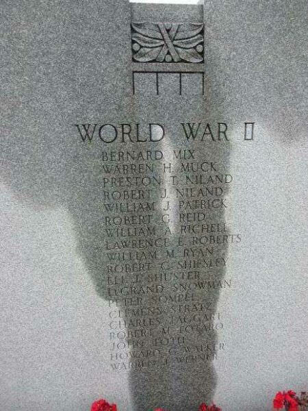 TO THE GLORY OF GOD AND IN GRATEFUL REMEMBRANCE MEMORIAL STONE B