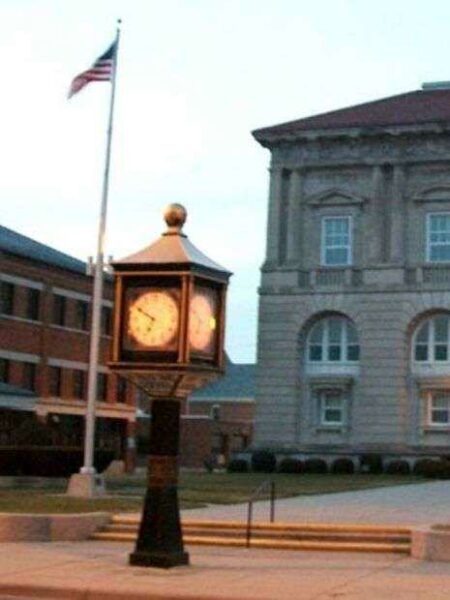 PUTNAM COUNTY WORLD WAR MEMORIAL CLOCK