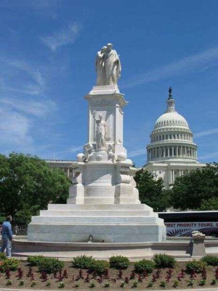 NAVAL MONUMENT