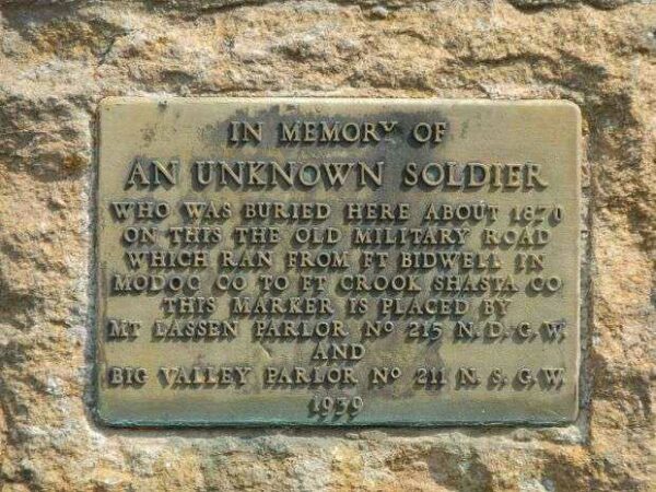 AN UNKNOWN SOLDIER MEMORIAL PLAQUE