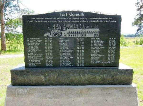 FORT KLAMATH MILITARY CEMETERY MEMORIAL