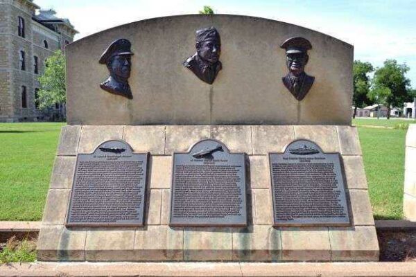 HEROE’S MONUMENT