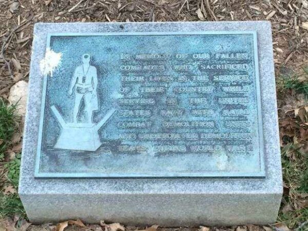 NAVAL COMBAT DEMOLITION UNITS WAR MEMORIAL TREE PLAQUE