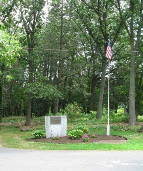 IN MEMORY OF SOUTHINGTON MEN WAR MEMORIAL
