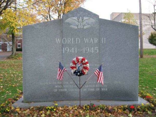 MIDDLETOWN WORLD WAR II MEMORIAL FRONT