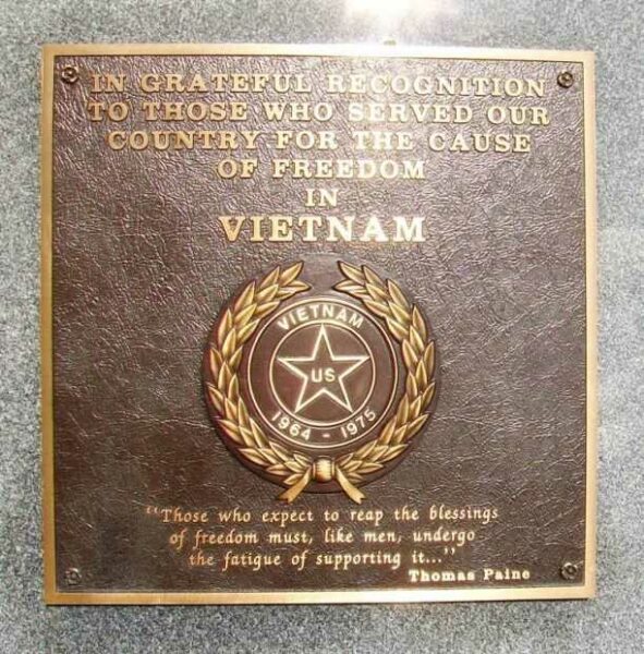 MONTROSE WAR VETERANS MEMORIAL FLAGPOLE PLAQUE D