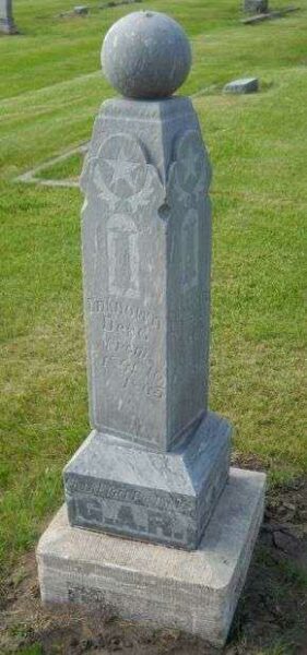 CHAPMAN CEMETERY G.A.R. UNKNOWN DEAD MEMORIAL