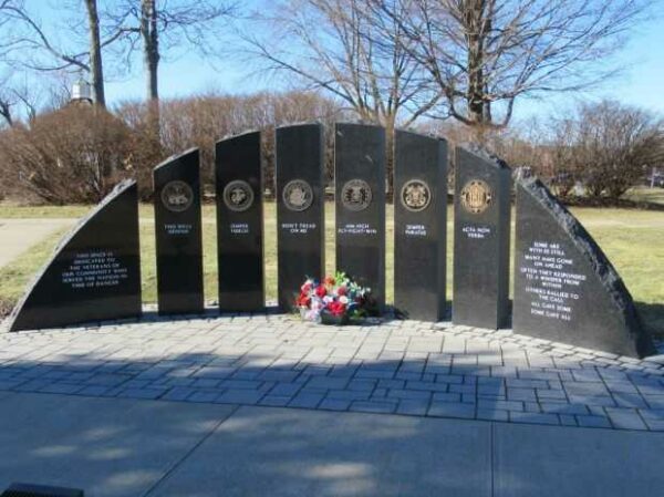 ENFIELD MONUMENT TO VETERANS FRONT