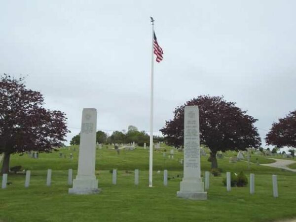 HULL GOLD STAR MOTHERS MEMORIALS