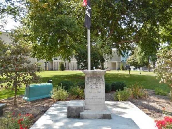 DAVIESS COIUNTY WORLD WAR II MEMORIAL