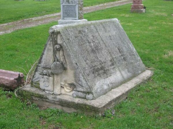 “DOG TENT” CIVIL WAR MEMORIAL