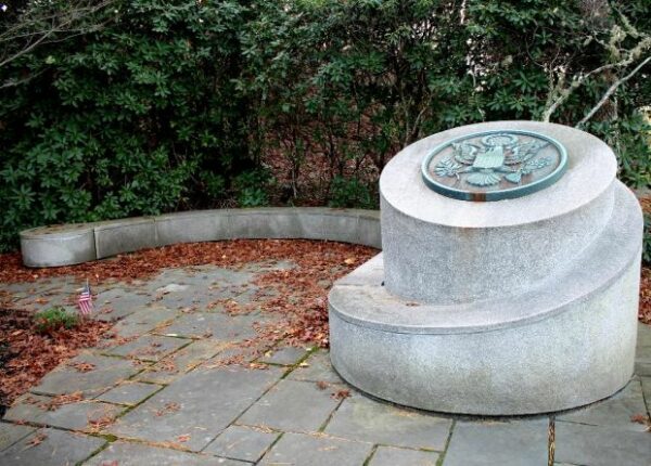 MASSACHUSETTS NATIONAL CEMETERY NATIONAL SEAL MEMORIAL
