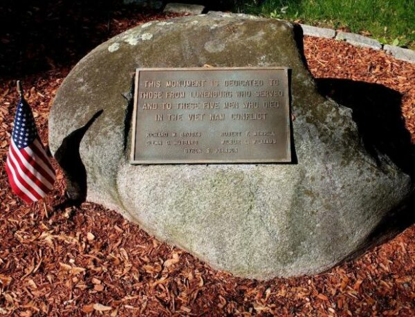 LUNENBURG VIETNAM WAR SUPREME SACRIFICE MEMORIAL