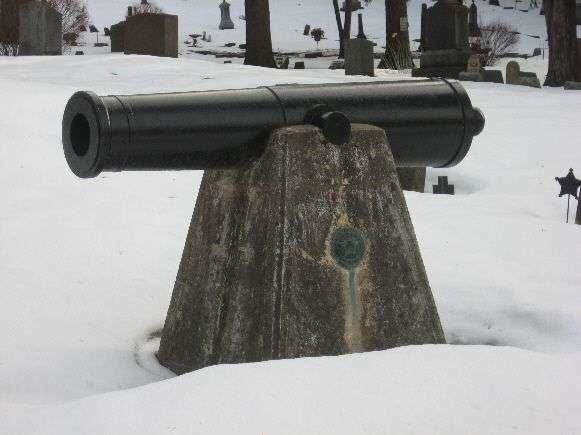 OAK HILL CEMETERY G.A.R. CIVIL WAR MEMORIAL CANNON