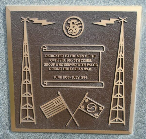 934TH SIG. BN. 5TH COMM. WAR MEMORIAL PLAQUE