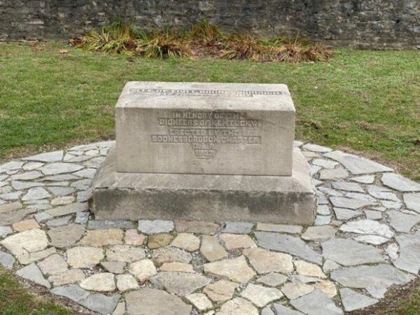 SITE OF FORT BOONSBOROUGH WAR MEMORIAL