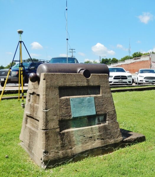 THIRTEEN HUNDRED AND SIXTY-FOUR VOLUNTEERS MEMORIAL CANNON