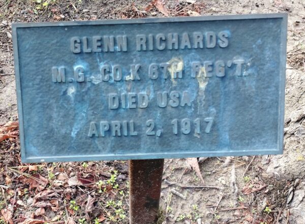 GLENN RICHARDS WAR MEMORIAL TREE PLAQUE