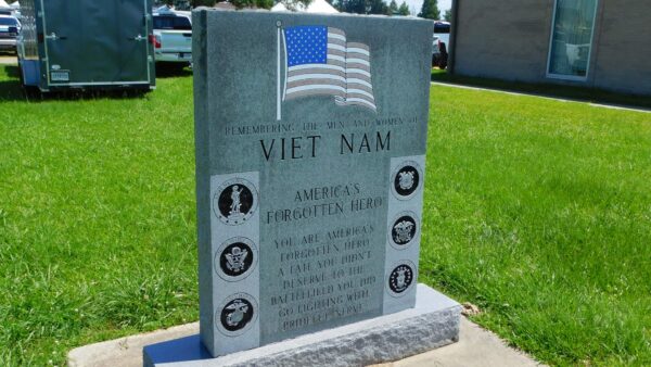 REMEMBERING THE MEN AND WOMEN OF VIET NAM WAR MEMORIAL