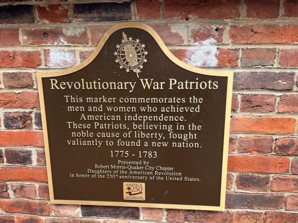 D.A.R. REVOLUTIONARY WAR PATRIOTS MEMORIAL PLAQUE