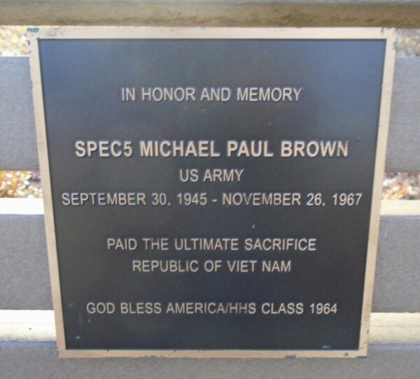 HOMETOWN HEROES HHS VETERAN CLASSMATES MEMORIAL FLAGPOLE PLAQUE D