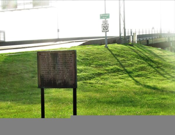DUBUQUE VETERANS MEMORIAL BRIDGE