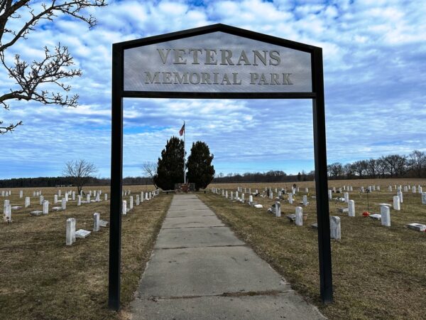 LAKESIDE CEMETERY VETERANS MEMORIAL PARK