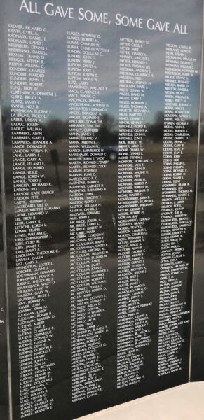 SPRINGFIELD VETERANS MEMORIAL STONE D