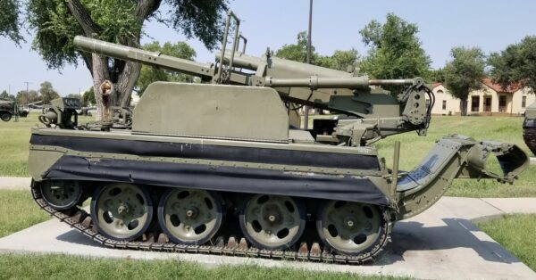 XM-104 105MM SELF-PROPELLED GUN MEMORIAL