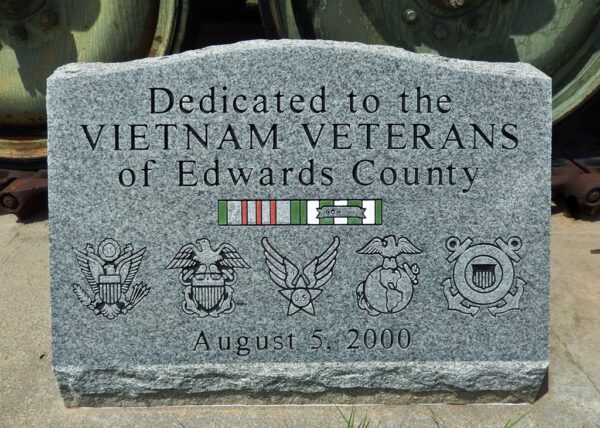 EDWARDS COUNTY VIETNAM VETERANS MEMORIAL SELF-PROPELLED HOWITZER STONE