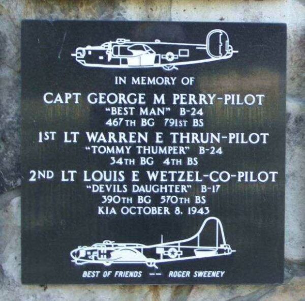 IN MEMORY OF BEST OF FRIENDS WAR MEMORIAL PLAQUE