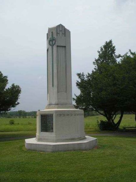 THE UNKNOWN AMERICAN SOLDIERS REVOLUTIONARY WAR MEMORIAL