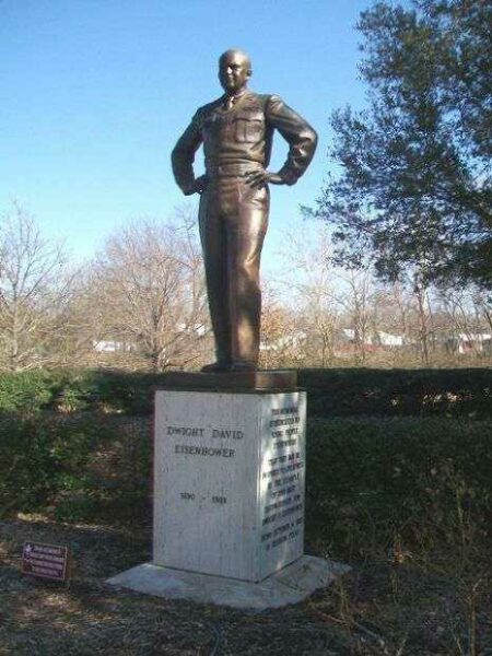 DWIGHT DAVID EISENHOWER MEMORIAL STATUE