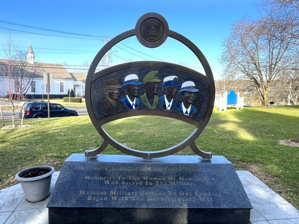 MEMORIAL TO THE WOMEN OF HUNTINGTON WHO SERVED IN THE MILITARY