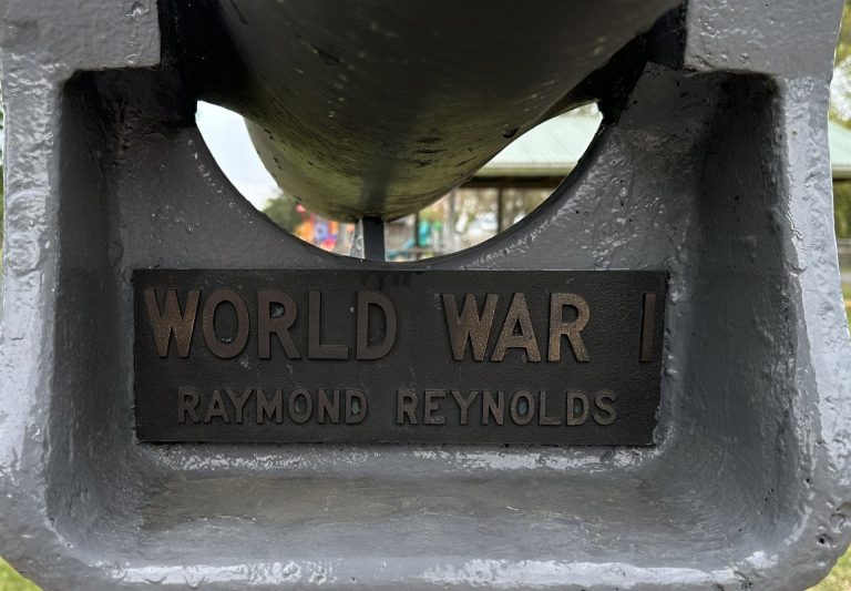 RAYMOND REYNOLDS WORLD WAR MEMORIAL CANNON PLAQUE